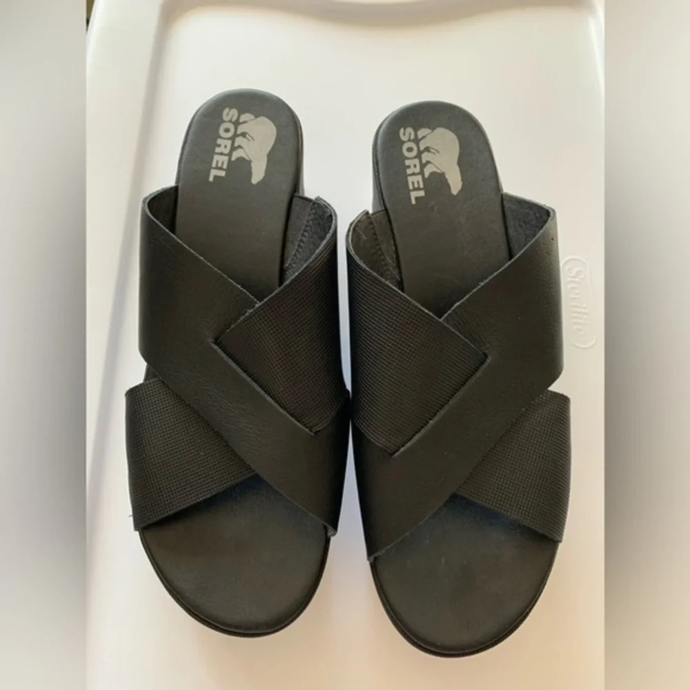 Sorel Womens Cameron platform slides sandals. 10
